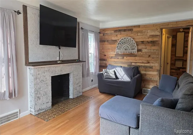 Photo 4 of Single family home for sale at 918 New York Ave, Lincoln Park, MI 48146 4243 | MLS# 61025494 | Listing updated on 2026-09-10