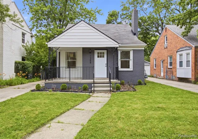 Homes for sale in Grosse Pointe Woods, MI | 1388 Vernier Rd, Grosse Pointe Woods, MI 48236 | MLS# 61006674