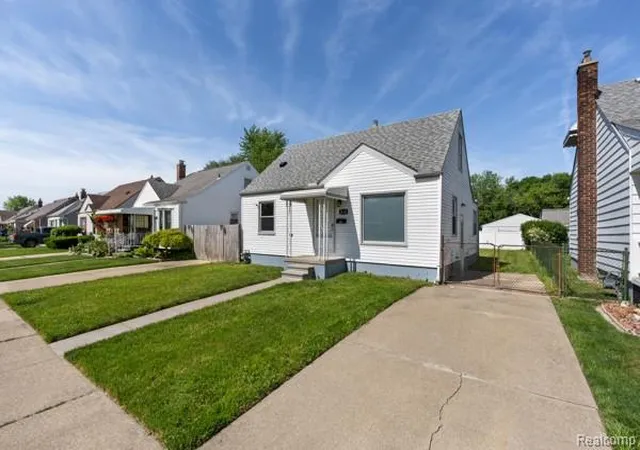 Homes for sale in Wyandotte, MI | 3838 16th St, Wyandotte, MI 48192 | MLS# 61001343