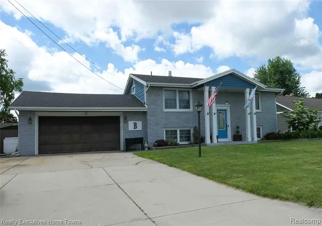 Homes for sale in Port Huron, MI | 2854 Elmwood St, Port Huron, MI 48060 | MLS# 61004484