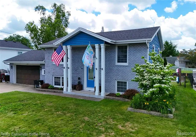Homes for sale in Port Huron, MI | 2854 Elmwood St, Port Huron, MI 48060 | MLS# 61004484
