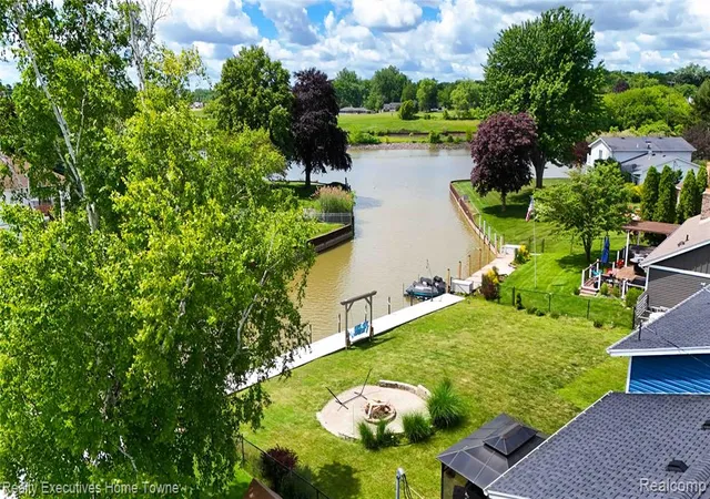 Homes for sale in Port Huron, MI | 2854 Elmwood St, Port Huron, MI 48060 | MLS# 61004484