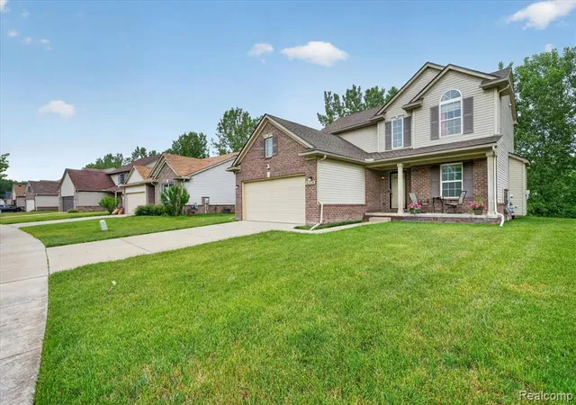 Homes for sale in Romulus, MI | 6119 Treetops Dr, Romulus, MI 48174 | MLS# 61001909