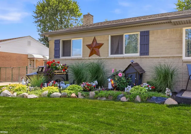 Photo 3 of Sale Pending at 18016 Fairwood Dr, Clinton Township, MI 48035 | MLS# 50219832 | Listing updated on 2026-09-17