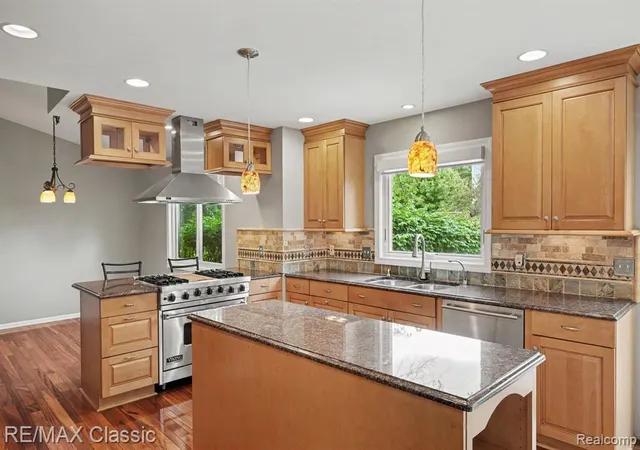 Photo 4 of Sale Pending at 29681 English Way, Novi, MI 48377 | MLS# 61020641 | Listing updated on 2026-08-19