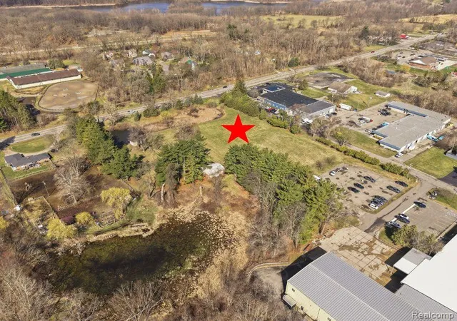 4th image of 2265 S Milford Rd, Milford, MI 48381 | MLS# 60991172