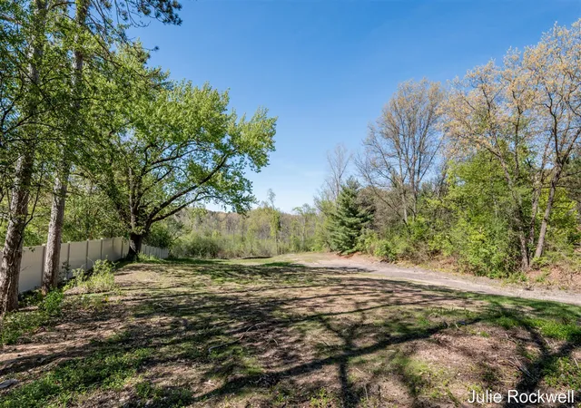 3rd image of 4477 Knapp Ct, Grand Rapids, MI 49525 | MLS# 70510154
