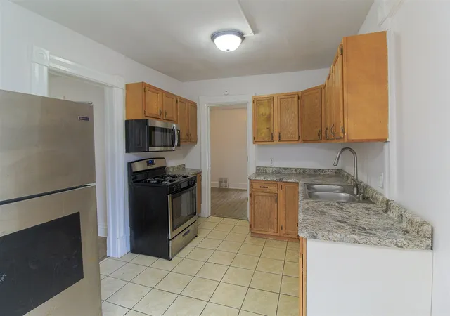 Listing Photo 5 - Condo for sale in building located at 416 Douglas Ave, Kalamazoo, MI 49007