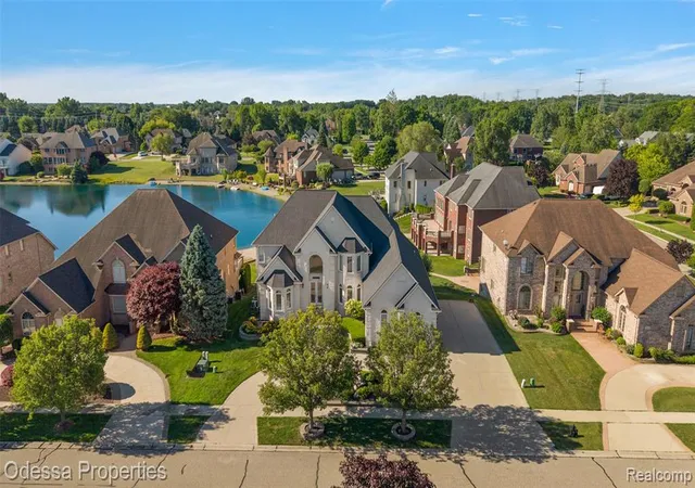 2nd image of 12984 Azure Dr, Shelby Township, MI 48315 | MLS# 61007880