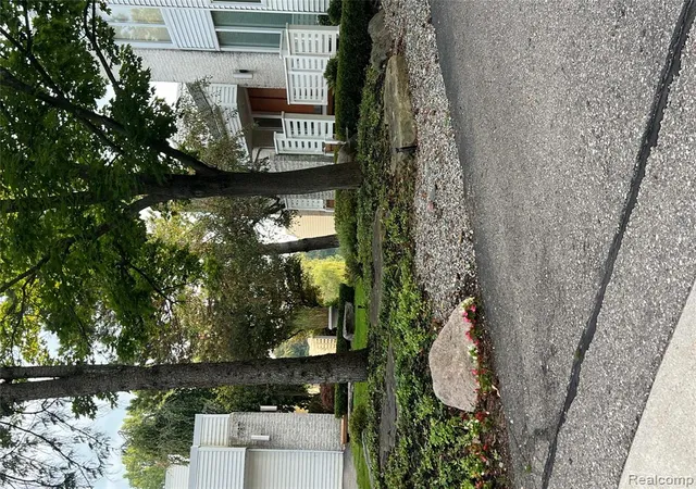 Photo 2 of Sale Pending at 1787 Alexander Dr, Bloomfield Hills, MI 48302 1204 | MLS# 61024922 | Listing updated on 2026-08-27