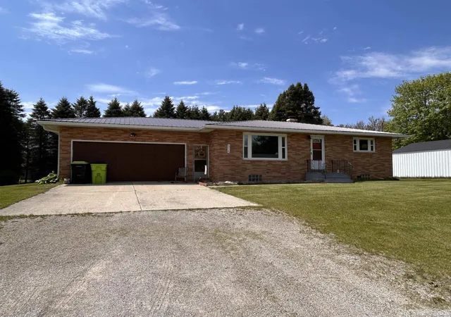 Homes for sale in Pinconning, MI | 315 Blondin St, Pinconning, MI 48650 | MLS# 50197403