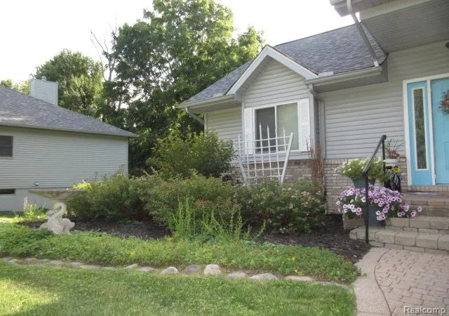 Photo 2 of Sale Pending at 11356 Tall Shadows Ct, Pinckney, MI 48169 8471 | MLS# 61010391 | Listing updated on 2026-08-30