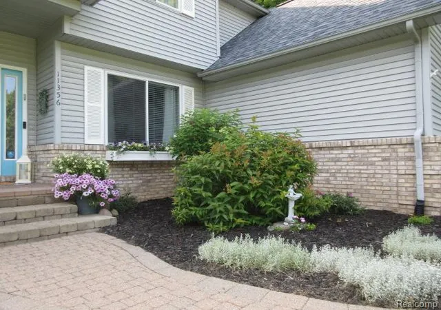 Photo 3 of Sale Pending at 11356 Tall Shadows Ct, Pinckney, MI 48169 8471 | MLS# 61010391 | Listing updated on 2026-08-30