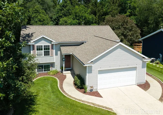 Homes for sale in Zeeland, MI | 9777 Jane Dr, Zeeland, MI 49464 | MLS# 70543825