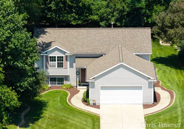 Homes for sale in Zeeland, MI | 9777 Jane Dr, Zeeland, MI 49464 | MLS# 70543825