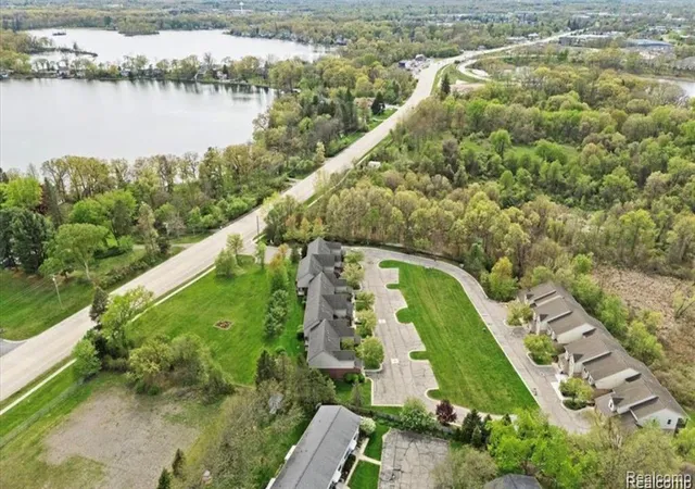 Homes for sale in Brighton, MI | 5953 High Point Ct #29, Brighton, MI 48116 | MLS# 61006532