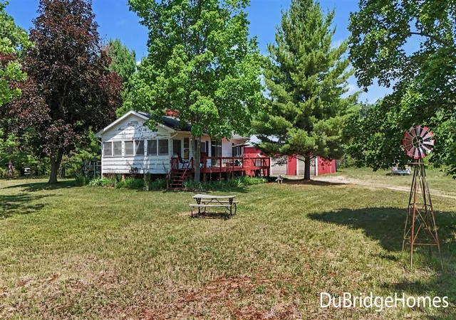 Homes for sale in Newaygo, MI | 8347 E 62nd St, Newaygo, MI 49337 | MLS# 70544559