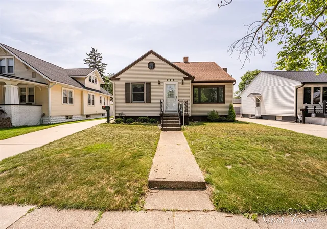 Homes for sale in Grand Haven, MI | 926 Franklin Ave, Grand Haven, MI 49417 | MLS# 70542678