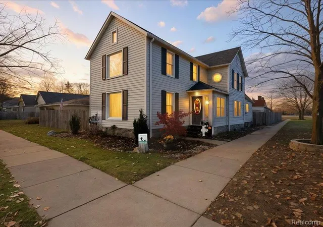 Homes for sale in Wyandotte, MI | 404 Pine St, Wyandotte, MI 48192 6238 | MLS# 60956763