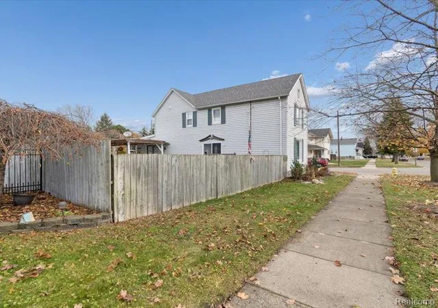 Homes for sale in Wyandotte, MI | 404 Pine St, Wyandotte, MI 48192 6238 | MLS# 60956763