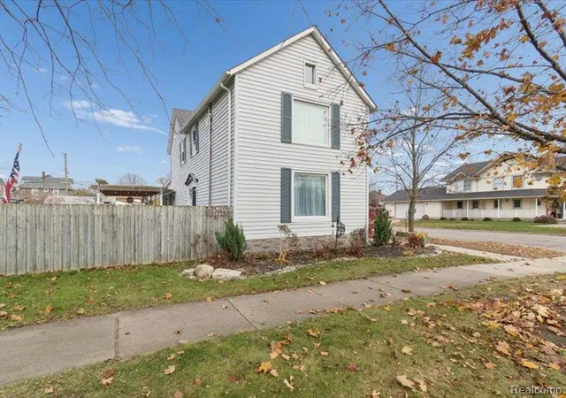 Homes for sale in Wyandotte, MI | 404 Pine St, Wyandotte, MI 48192 6238 | MLS# 60956763