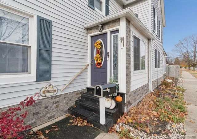 Homes for sale in Wyandotte, MI | 404 Pine St, Wyandotte, MI 48192 6238 | MLS# 60956763