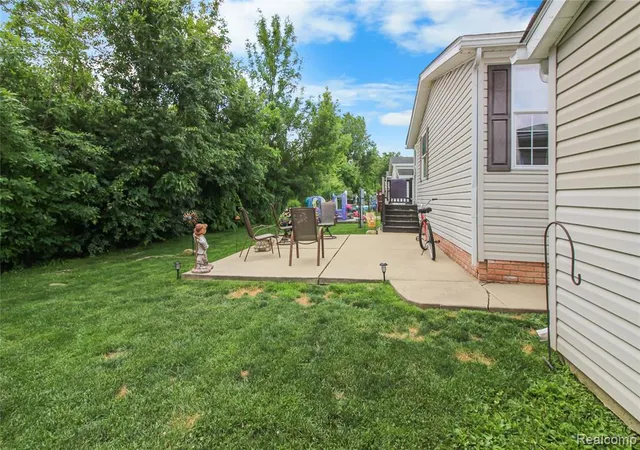 Homes for sale in Gibraltar, MI | 29311 Hidden River Dr, Gibraltar, MI 48173 | MLS# 61003503