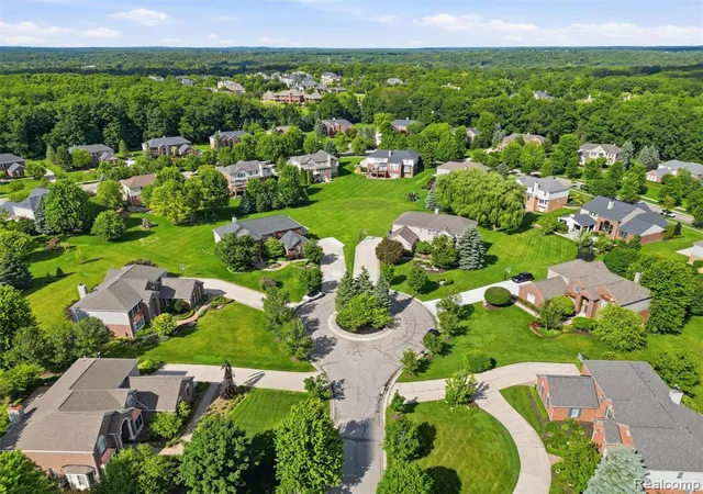 Photo 2 of Single family home for sale at 5631 Skye Ct, Rochester, MI 48306 4933 | MLS# 61006429 | Listing updated on 2026-10-26