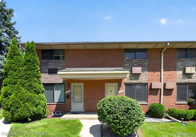 Listing Photo 2 - Condo for sale in building located at 29226 Tessmer Ct, Madison Heights, MI 48071 - Unit #