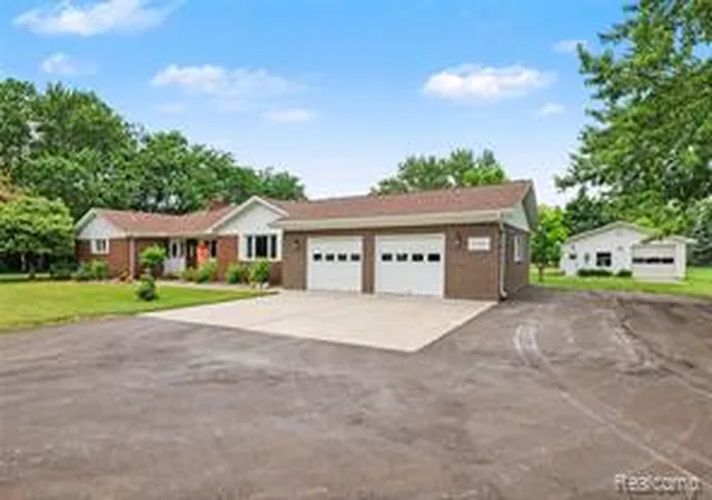 Homes for sale in Saint Clair, MI | 2180 Hurst Rd, Saint Clair, MI 48079 | MLS# 61009196