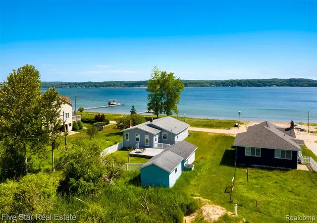 Homes for sale in Onekama, MI | 2588 Lakeview Rd, Onekama, MI 49675 | MLS# 61006395