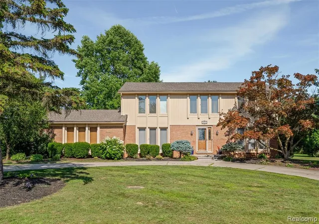 Photo 1 of Single family home for sale at 28824 Appleblossom Ln, Farmington, MI 48331 | MLS# 61013287 | Listing updated on 2026-08-13