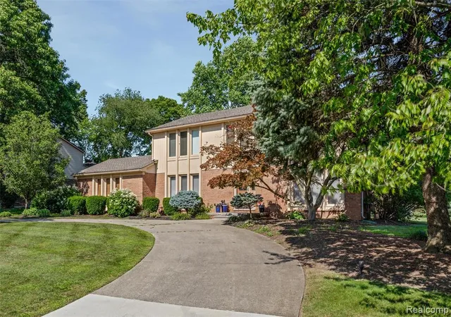 Photo 2 of Single family home for sale at 28824 Appleblossom Ln, Farmington, MI 48331 | MLS# 61013287 | Listing updated on 2026-08-13