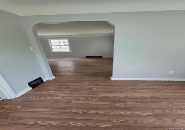 3rd image of 19700 Washtenaw St, Harper Woods, MI 48225 | MLS# 60990219