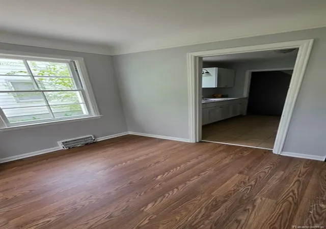 4th image of 19700 Washtenaw St, Harper Woods, MI 48225 | MLS# 60990219