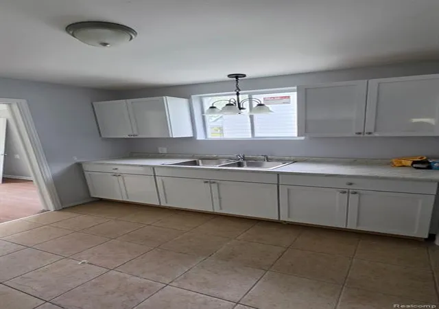 5th image of 19700 Washtenaw St, Harper Woods, MI 48225 | MLS# 60990219