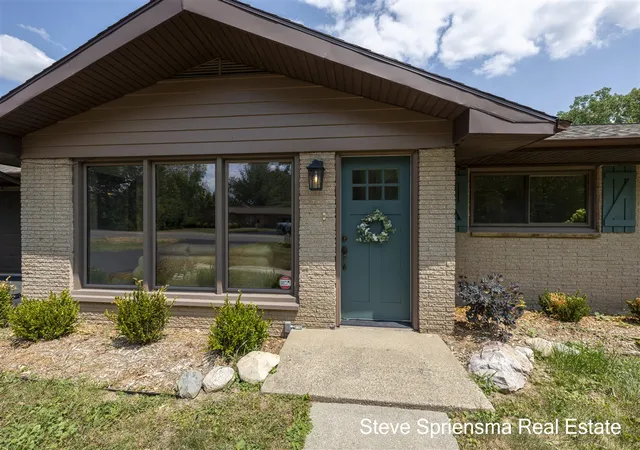 Photo 2 of Sale Pending at 4372 Cordes Ave, Comstock Park, MI 49321 | MLS# 70548245 | Listing updated on 2026-08-28