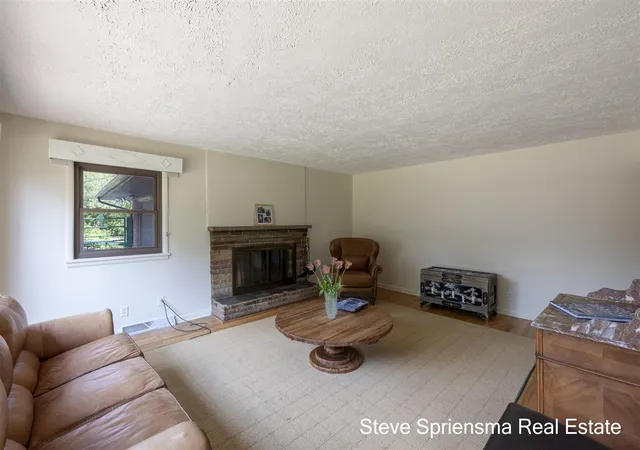 Photo 3 of Sale Pending at 4372 Cordes Ave, Comstock Park, MI 49321 | MLS# 70548245 | Listing updated on 2026-08-28