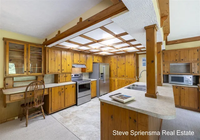 Photo 4 of Sale Pending at 4372 Cordes Ave, Comstock Park, MI 49321 | MLS# 70548245 | Listing updated on 2026-08-28