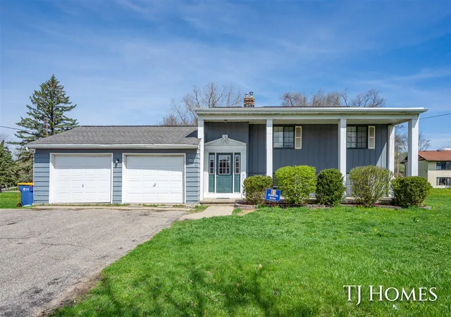 Multi family home for sale at 2561-2563 Burton St, Grand Rapids, MI 49546 | MLS# 70525982