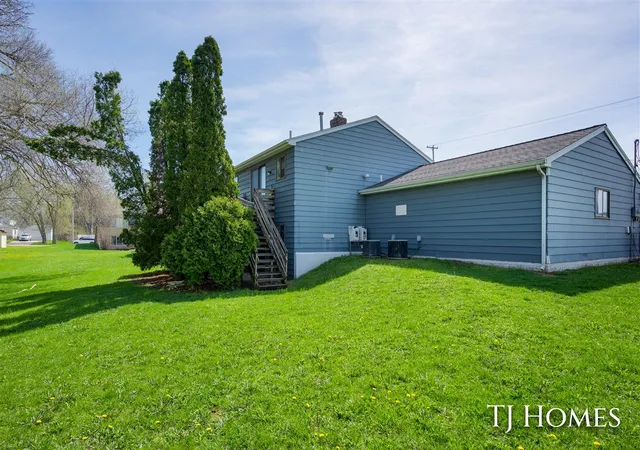 Photo 3 of Multi family home for sale at 2561 2563 Burton St, Grand Rapids, MI 49546 | MLS# 70525982 | Listing updated on 2026-08-19