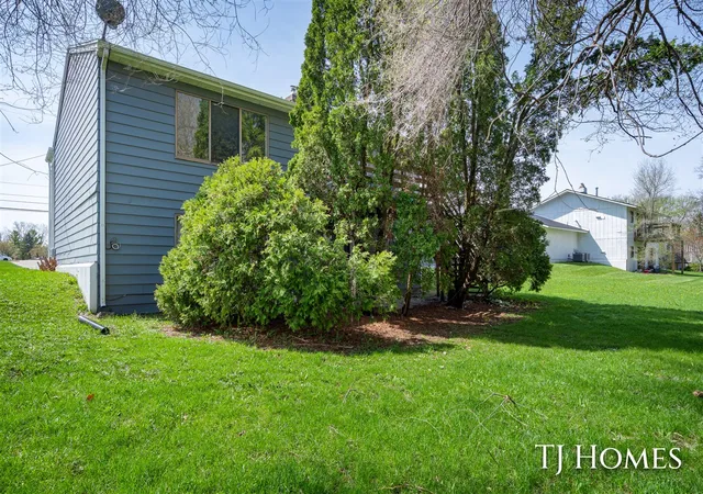 Photo 3 of Multi family home for sale at 2561-2563 Burton St, Grand Rapids, MI 49546 | MLS# 70525982 | Listing updated on 2026-08-19
