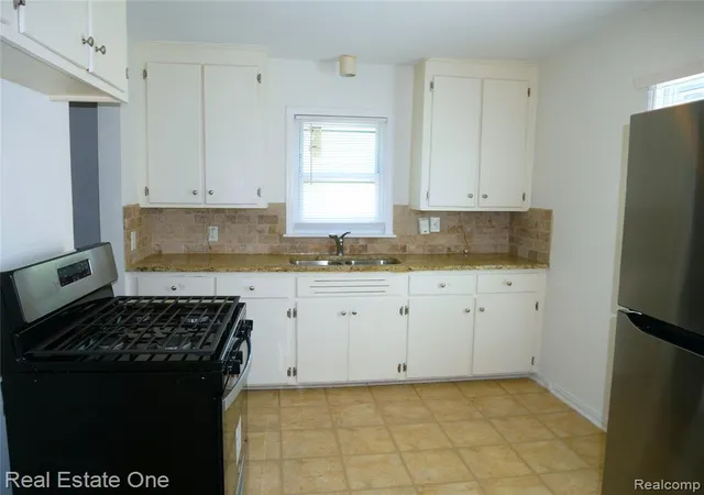 Photo 5 of Single family home for sale at 3876 Greenfield Rd, Berkley, MI 48072 | MLS# 61018785 | Listing updated on 2026-09-05