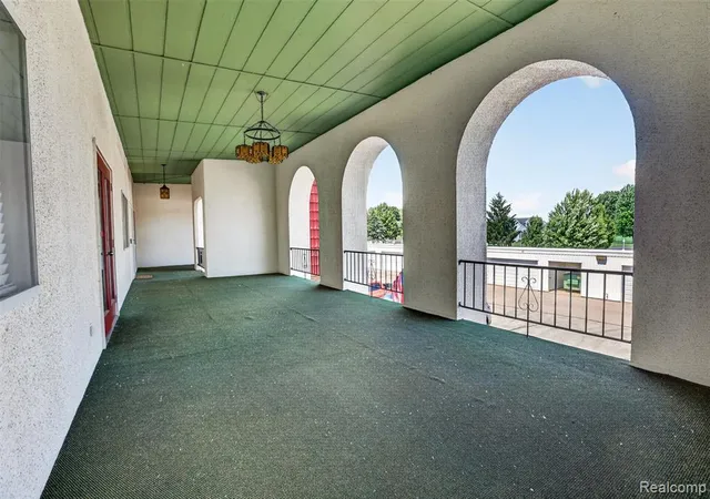 2nd image of 925 Kennely Rd, Saginaw, MI 48609