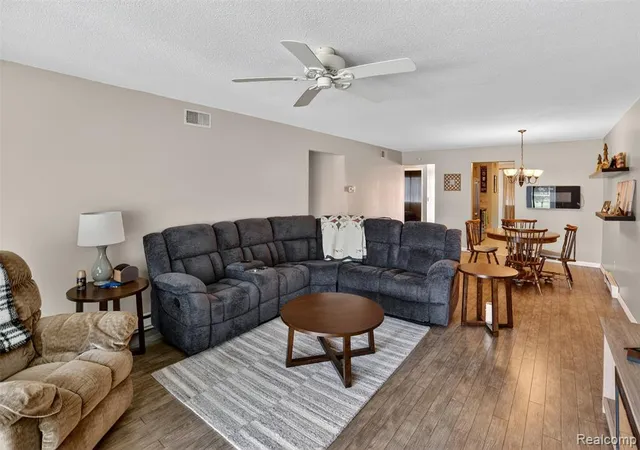 Homes for sale in Saginaw, MI | 925 Kennely Rd, Saginaw, MI 48609