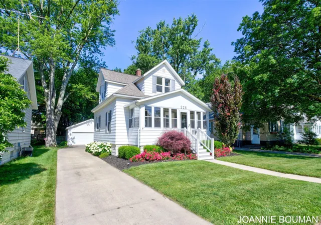 Homes for sale in Zeeland, MI | 228 N Ottawa St, Zeeland, MI 49464 | MLS# 70541276