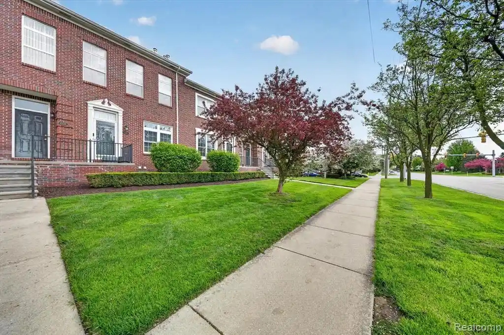 Listing Photo 2 - Condo for sale in 43027 Strand Dr located at 43027 Strand Dr, Sterling Heights, MI 48313 - Unit 43027 Strand Dr