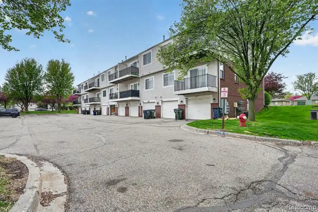Listing Photo 33 - Condo for sale in 43027 Strand Dr located at 43027 Strand Dr, Sterling Heights, MI 48313 - Unit 43027 Strand Dr