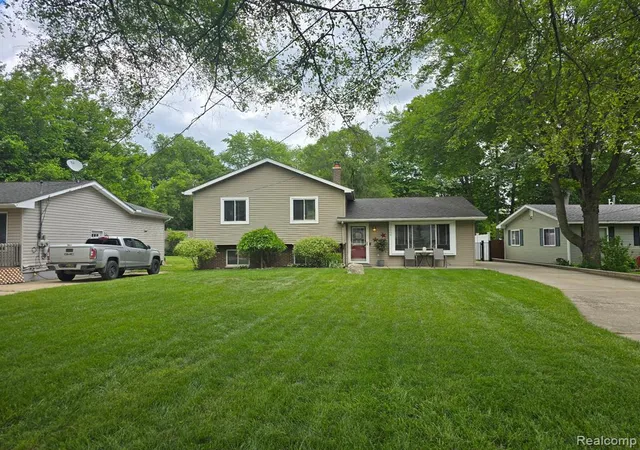 Homes for sale in Milford, MI | 2909 Central Blvd, Milford, MI 48380 | MLS# 60977086