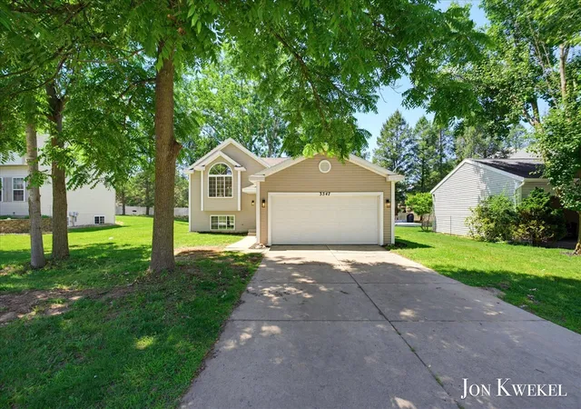 Photo 2 of Sale Pending at 3547 Breton Valley, Grand Rapids, MI 49512 | MLS# 70541115 | Listing updated on 2026-06-30